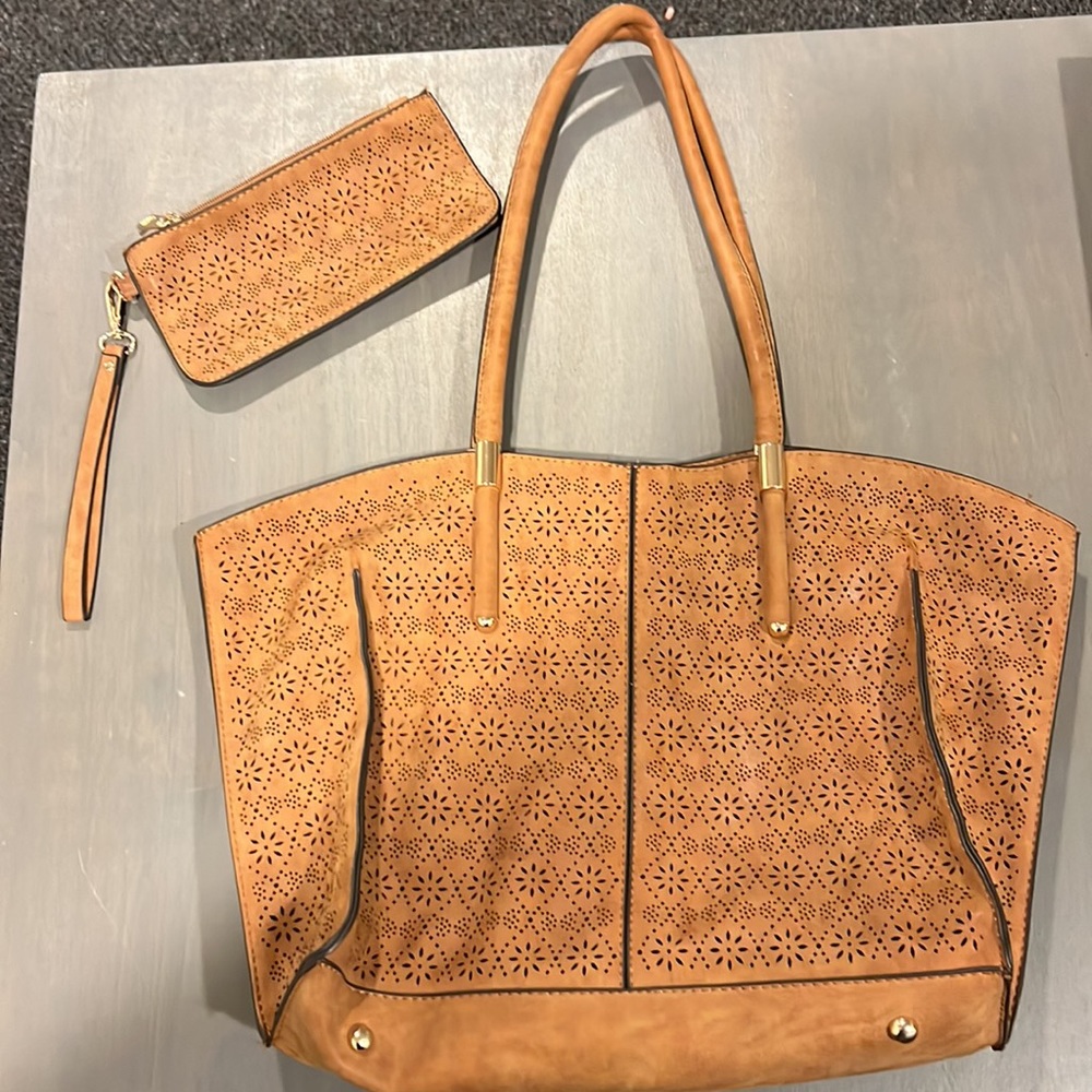 Handbag & wristlet